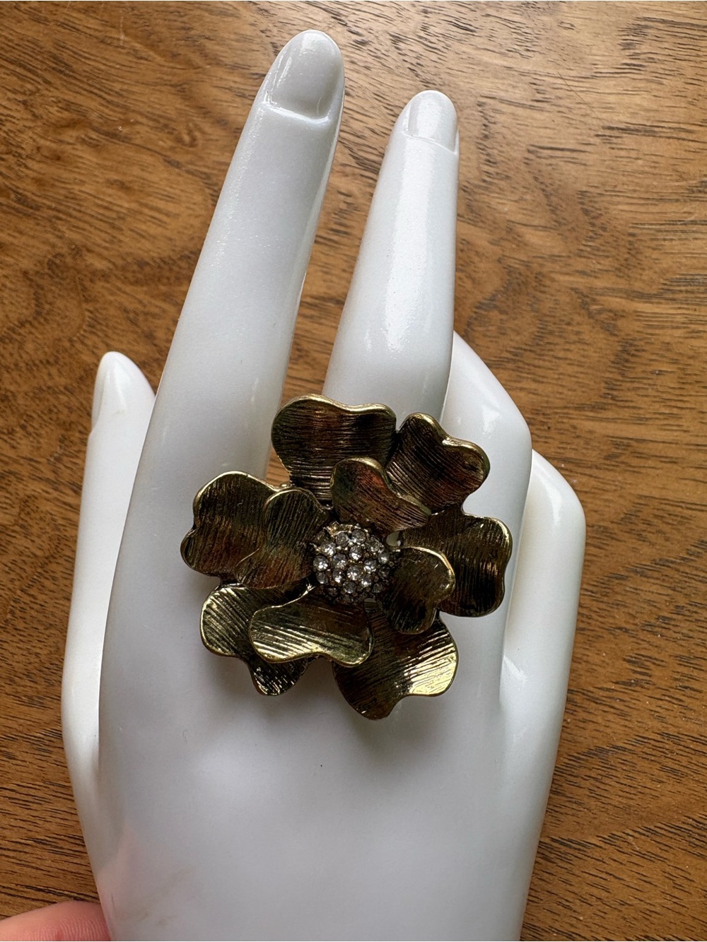 Vintage Floral Cluster Statement Ring. Size 5.5 but with Stretch Band